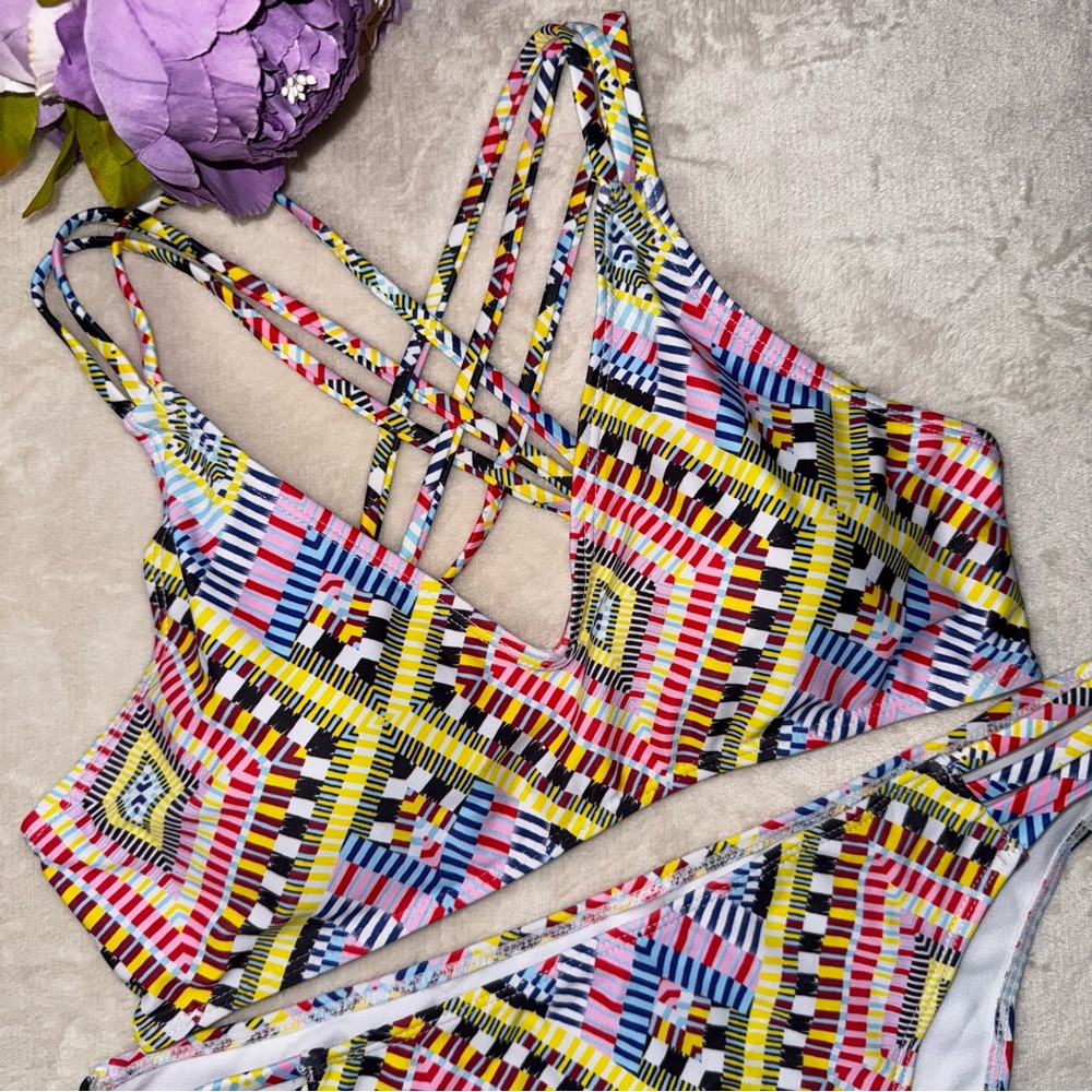 Boutique Colorful Geometric Strappy Bikini Set - Picture 3 of 12